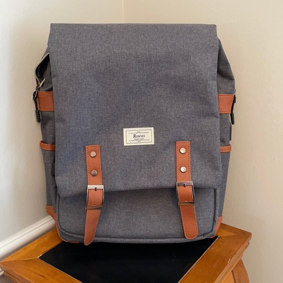 Ronyes Handbags - NWOT Ronyes Backpack